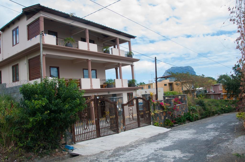 Blue Pearl Resort La Gaulette Esterno foto
