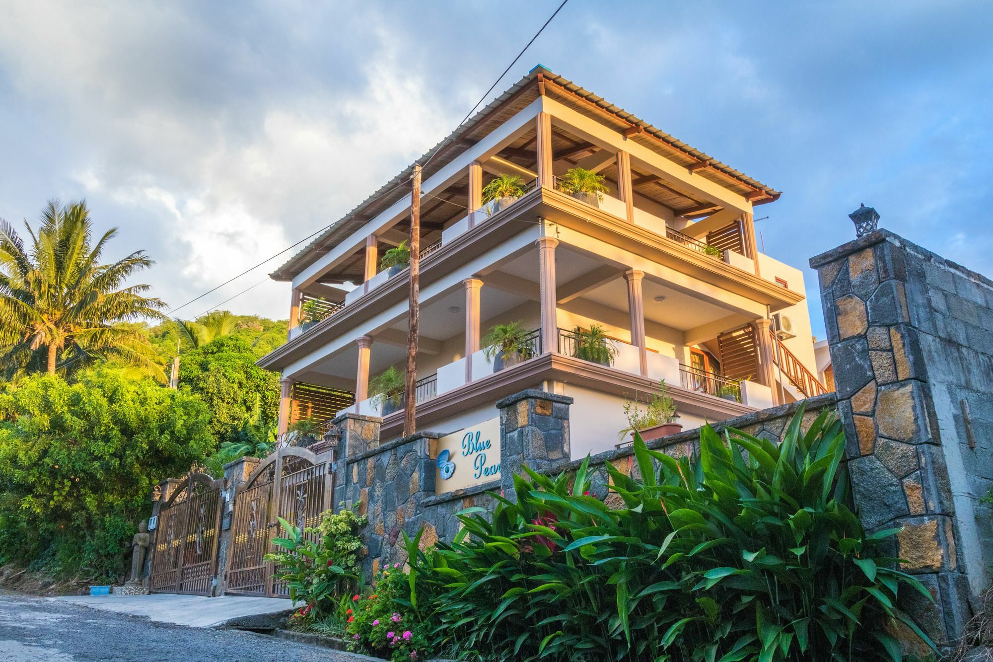 Blue Pearl Resort La Gaulette Esterno foto